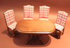 Tisch oval + 4 Stühle